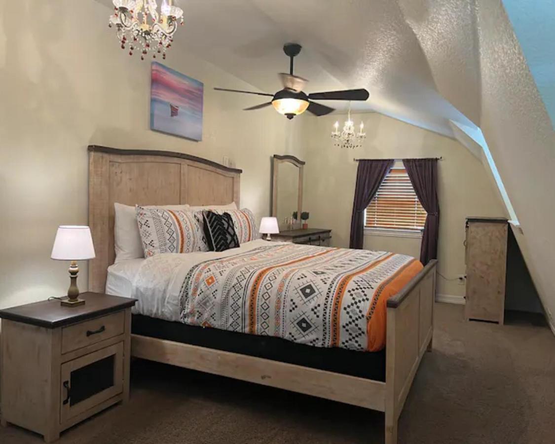 Entire 2Br 2Ba Hilltop View Home Sleeps 7 Pets 4 Acres Jacuzzi Central Ac Kingbeds Free Wifi-Parking Kitchen Washerdryer Starry Terrace Two Sunset Dining Patios Grill Stovetop Oven Fridge Onsitewoodedhiking Wildlife Coveredpatio4Pets & Birds Singing! Marble Falls Kültér fotó