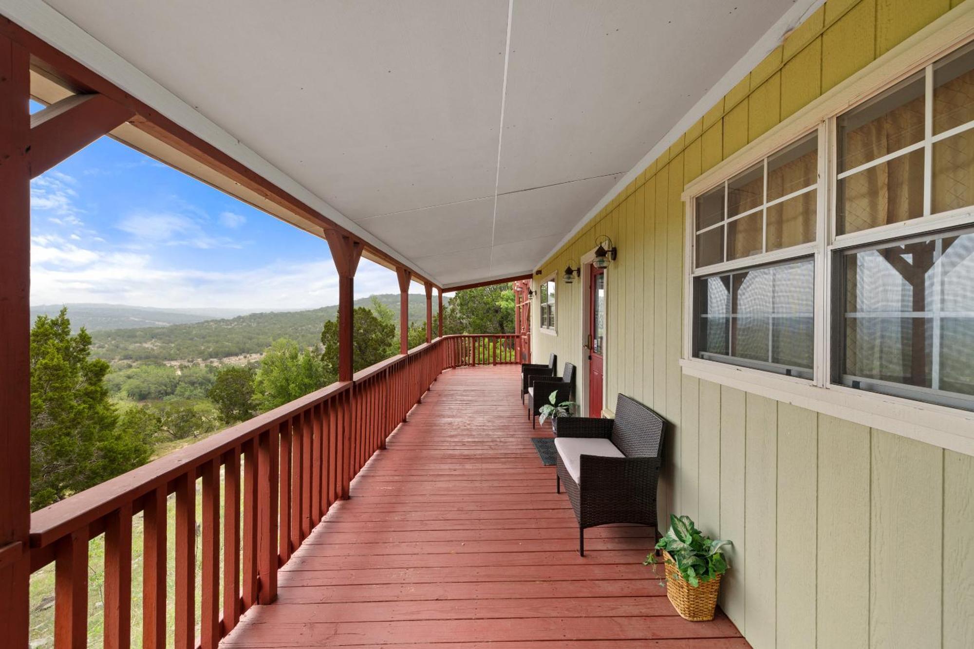 Entire 2Br 2Ba Hilltop View Home Sleeps 7 Pets 4 Acres Jacuzzi Central Ac Kingbeds Free Wifi-Parking Kitchen Washerdryer Starry Terrace Two Sunset Dining Patios Grill Stovetop Oven Fridge Onsitewoodedhiking Wildlife Coveredpatio4Pets & Birds Singing! Marble Falls Kültér fotó