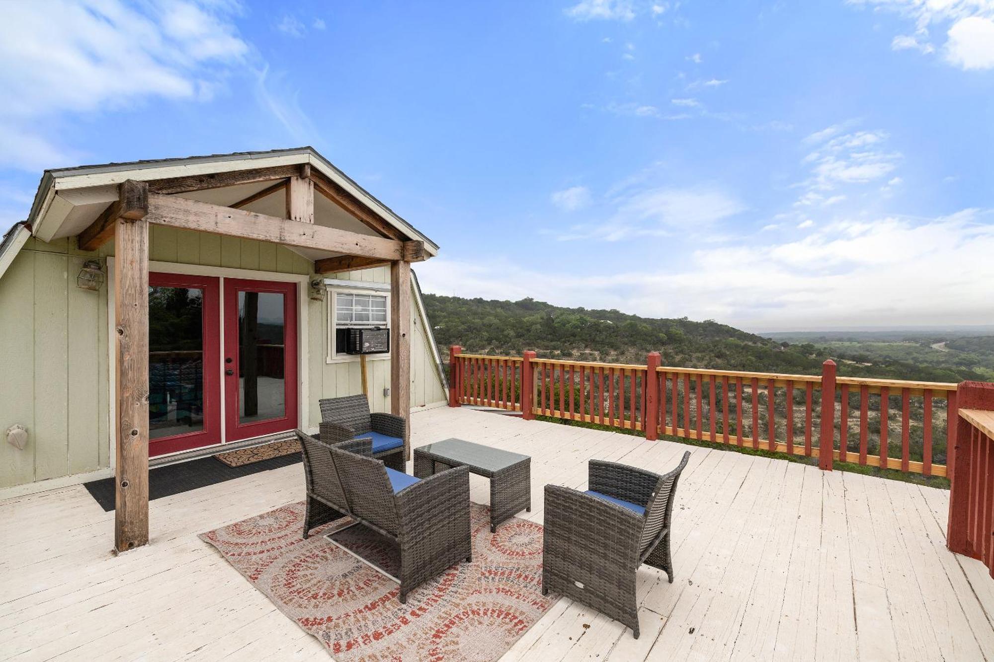 Entire 2Br 2Ba Hilltop View Home Sleeps 7 Pets 4 Acres Jacuzzi Central Ac Kingbeds Free Wifi-Parking Kitchen Washerdryer Starry Terrace Two Sunset Dining Patios Grill Stovetop Oven Fridge Onsitewoodedhiking Wildlife Coveredpatio4Pets & Birds Singing! Marble Falls Kültér fotó