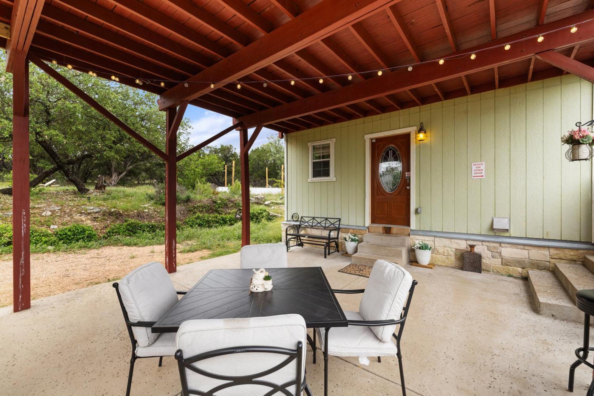 Entire 2Br 2Ba Hilltop View Home Sleeps 7 Pets 4 Acres Jacuzzi Central Ac Kingbeds Free Wifi-Parking Kitchen Washerdryer Starry Terrace Two Sunset Dining Patios Grill Stovetop Oven Fridge Onsitewoodedhiking Wildlife Coveredpatio4Pets & Birds Singing! Marble Falls Kültér fotó