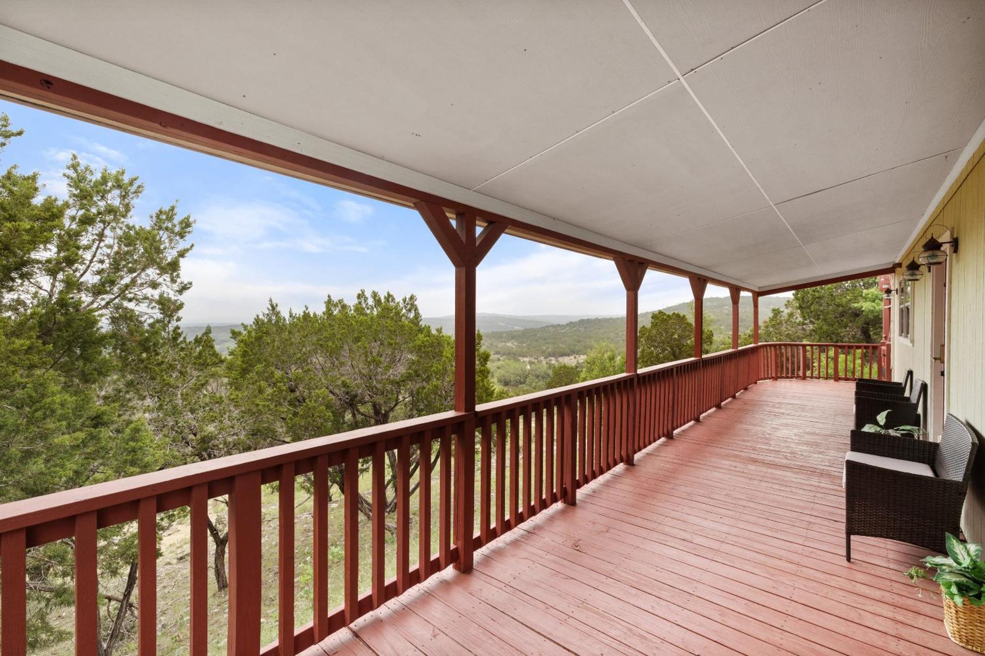 Entire 2Br 2Ba Hilltop View Home Sleeps 7 Pets 4 Acres Jacuzzi Central Ac Kingbeds Free Wifi-Parking Kitchen Washerdryer Starry Terrace Two Sunset Dining Patios Grill Stovetop Oven Fridge Onsitewoodedhiking Wildlife Coveredpatio4Pets & Birds Singing! Marble Falls Kültér fotó