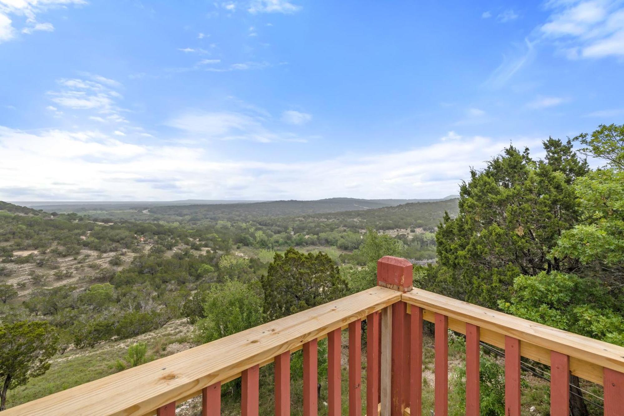 Entire 2Br 2Ba Hilltop View Home Sleeps 7 Pets 4 Acres Jacuzzi Central Ac Kingbeds Free Wifi-Parking Kitchen Washerdryer Starry Terrace Two Sunset Dining Patios Grill Stovetop Oven Fridge Onsitewoodedhiking Wildlife Coveredpatio4Pets & Birds Singing! Marble Falls Kültér fotó