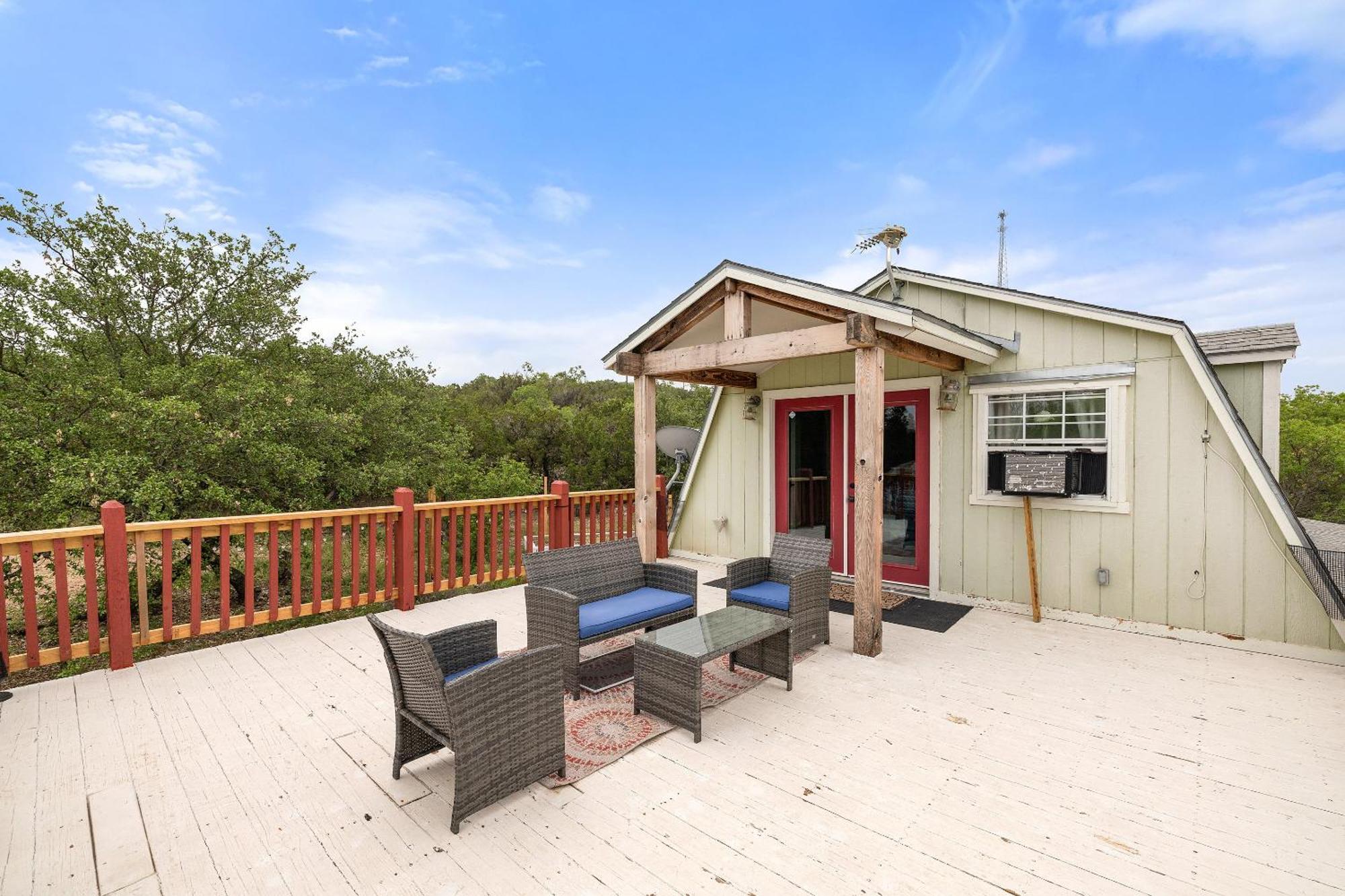 Entire 2Br 2Ba Hilltop View Home Sleeps 7 Pets 4 Acres Jacuzzi Central Ac Kingbeds Free Wifi-Parking Kitchen Washerdryer Starry Terrace Two Sunset Dining Patios Grill Stovetop Oven Fridge Onsitewoodedhiking Wildlife Coveredpatio4Pets & Birds Singing! Marble Falls Kültér fotó