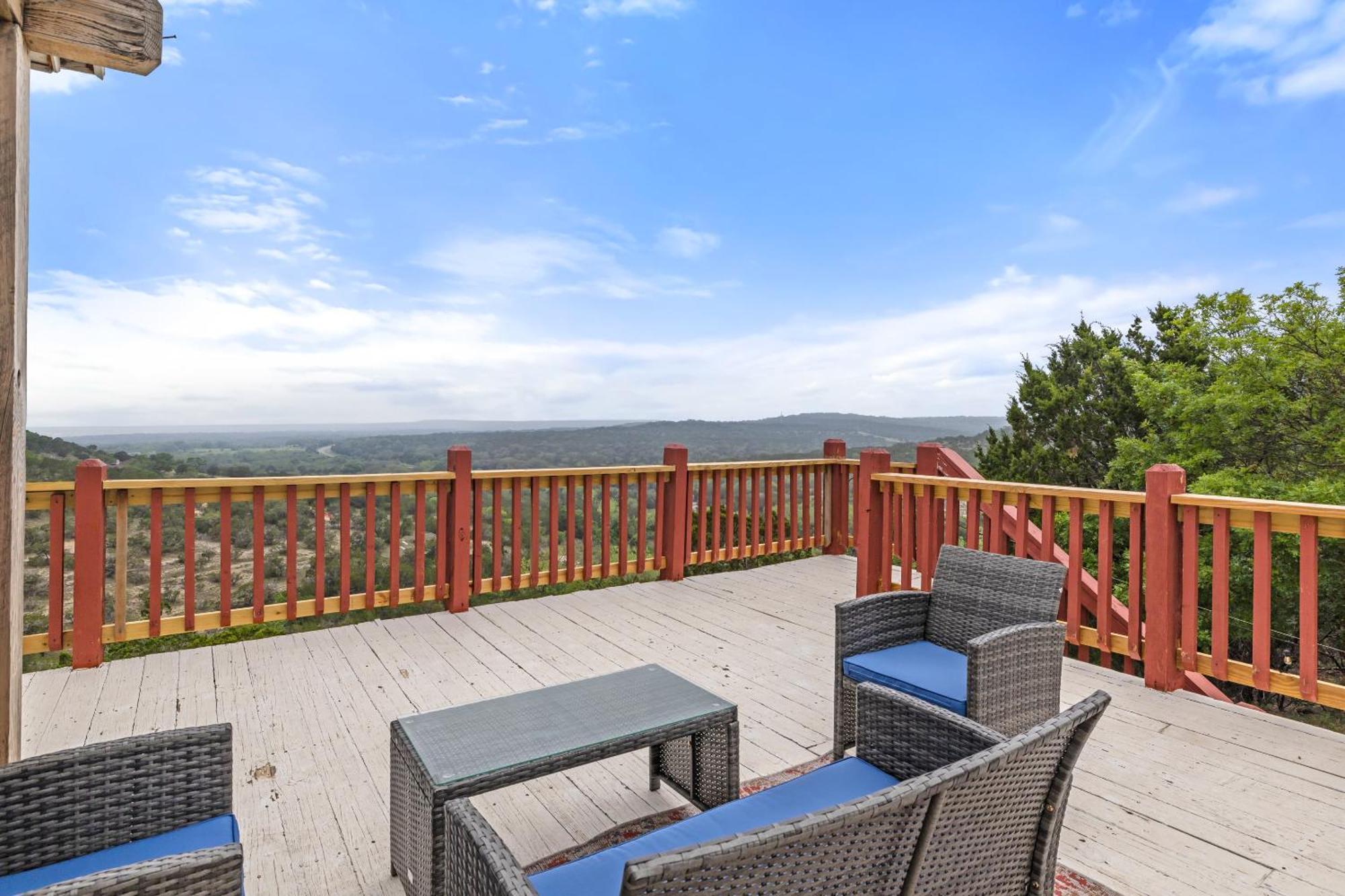 Entire 2Br 2Ba Hilltop View Home Sleeps 7 Pets 4 Acres Jacuzzi Central Ac Kingbeds Free Wifi-Parking Kitchen Washerdryer Starry Terrace Two Sunset Dining Patios Grill Stovetop Oven Fridge Onsitewoodedhiking Wildlife Coveredpatio4Pets & Birds Singing! Marble Falls Kültér fotó